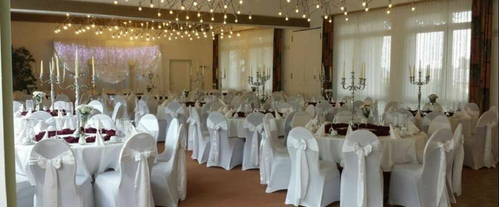 Anlässen wie Geburtstag, Hochzeit, Weihnachtsfeier, Klassentreffen, Familientreffen, Jubiläum ... alles ist möglich! Ein Haus mit Flair, angenehmen Ambiente und aufmerksamen Mitarbeitern, die Sie in die Rolle eines perfekten Gastgebers versetzen.