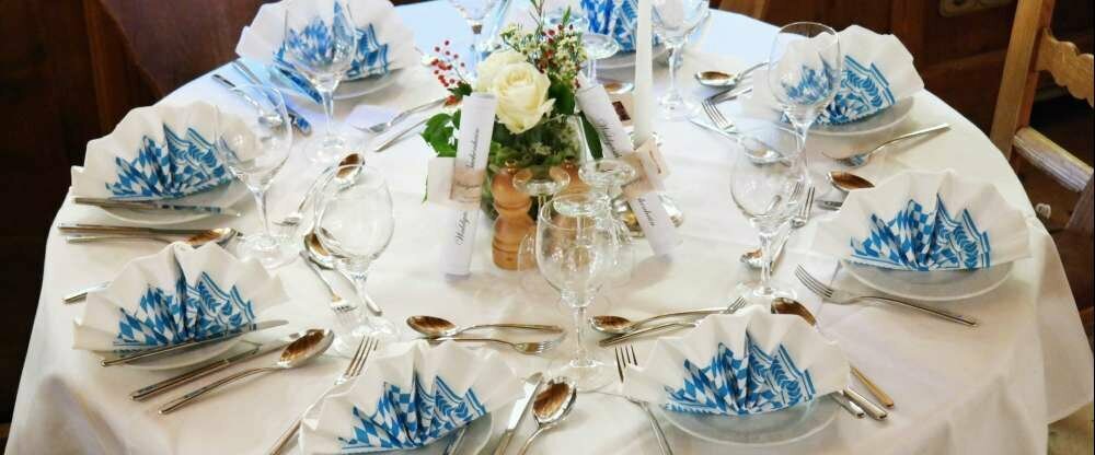 Unsere Tische werden bei Ihrer Feier so dekoriert wie es IHNEN gefällt! Vielleicht bayerisch?