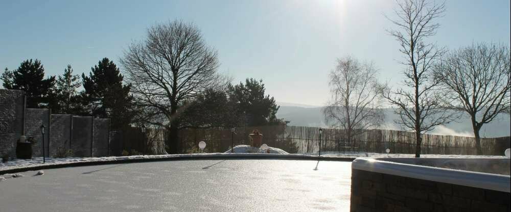 Beheizter Außenpool am See