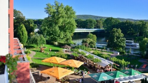 Blick aus den Zimmern in den Biergarten