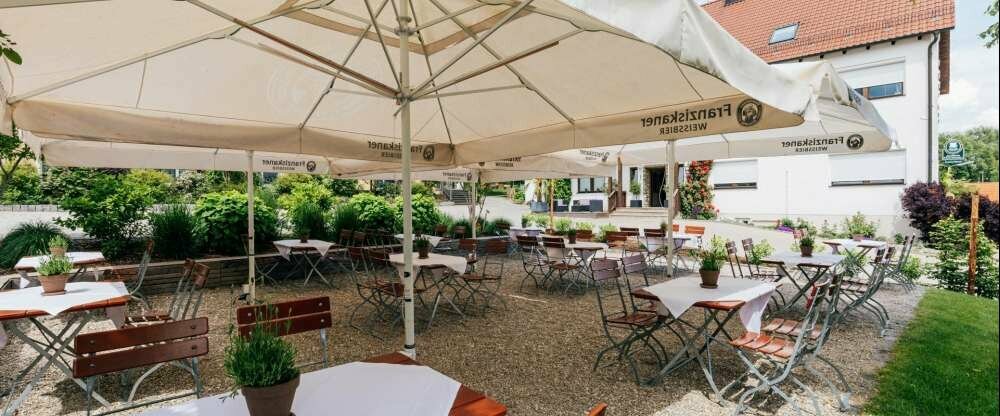 Das Bild zeigt den Biergarten.