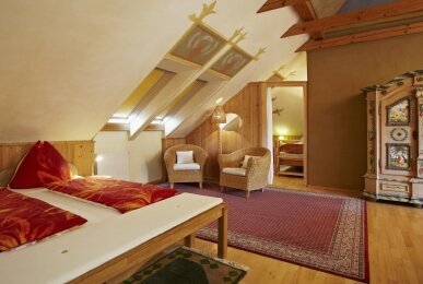 "Bionest I" - Familienzimmer im Lehmbaudachboden, Quelle: Biolandhaus Arche