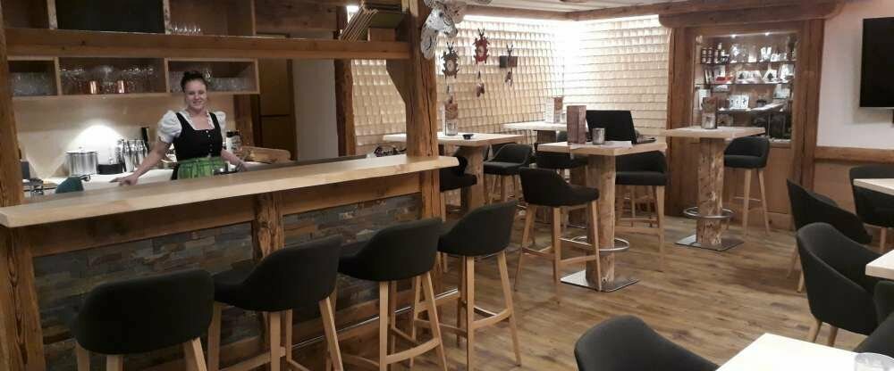 Genießen Sie einen Schwarzwald Cocktail oder ein kühles Bier in unserer neuen Essbar...