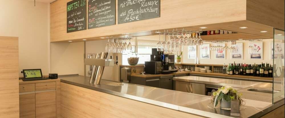 Blick auf die Gerd-Schönfelder Bar