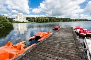 Boote am Vitalia Seehotel