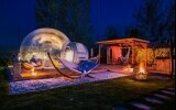 Übernachten Sie in einem transparenten Bubble TENT mit freiem Blick in den Sternenhimmel. In dem privaten und sichtgeschützten Wellness-Garten stehen Ihnen auf über 200qm ein Hot Tub, eine Sauna, eine Sonnenterrasse und eine praktische Outdoor-Küche zur V