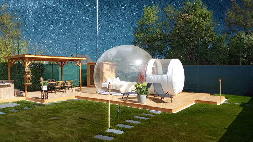 Übernachten Sie in einem transparenten Bubble TENT mit freiem Blick in den Sternenhimmel. In dem privaten und sichtgeschützten Wellness-Garten stehen Ihnen auf über 200qm ein Hot Tub, eine Sauna, eine Sonnenterrasse und eine praktische Outdoor-Küche zur V