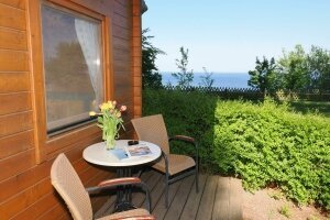 getrennter Wohn- und Schlafbereich, Terrasse und Kühlschrank