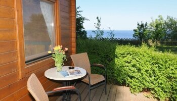 getrennter Wohn- und Schlafbereich, Terrasse und Kühlschrank