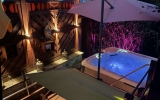 Sie buchen immer den gesamten Bungalow inklusive Sauna, Whirlpool und erotischer Ausstattung für Ihre Zweisamkeit.