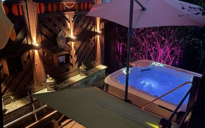 Sie buchen immer den gesamten Bungalow inklusive Sauna, Whirlpool und erotischer Ausstattung für Ihre Zweisamkeit.