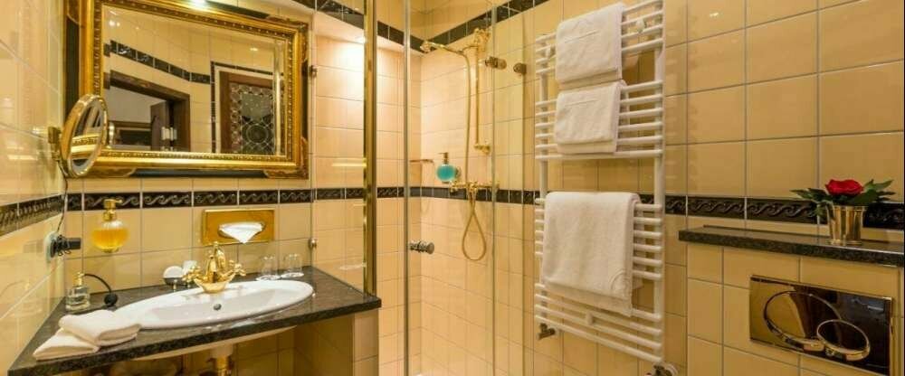 Burghotel "Auf Schönburg" - Badezimmer