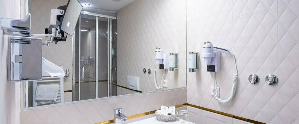 Burghotel Staufenberg - Badezimmer