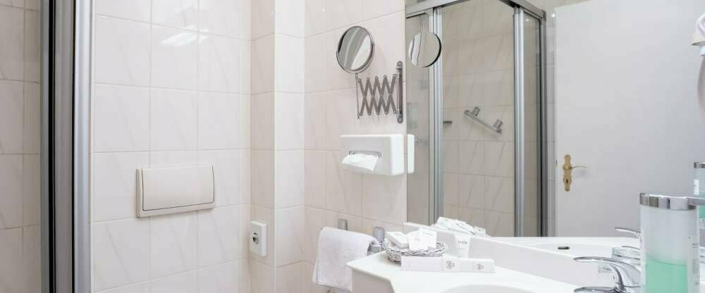 Burghotel Staufenberg - Badezimmer