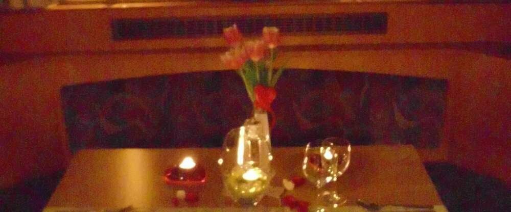 Ein schön gedeckter Tisch bei Kerzenschein, erwartet Sie bei dem 4 Gang-Candle-Light Dinner, in der Romantik-Wochenende