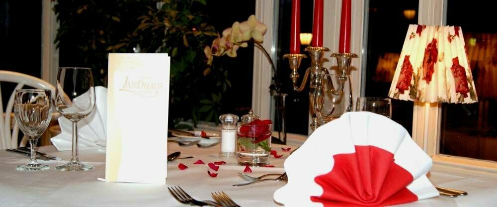 Eingedeckt für das romantische Abendessen