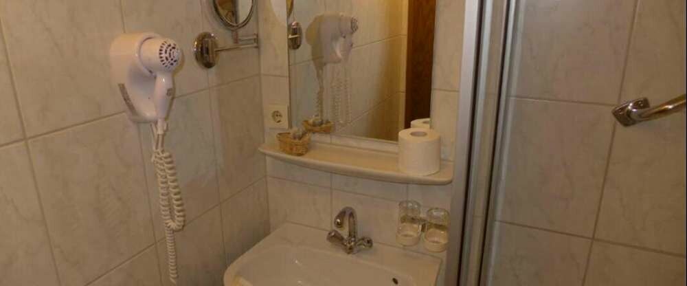 Central-Hotel Greiveldinger - Badezimmer