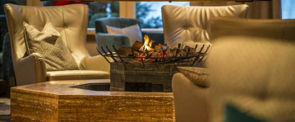 Europäischer Hof Bad Gastein - Kamin in der Lobby