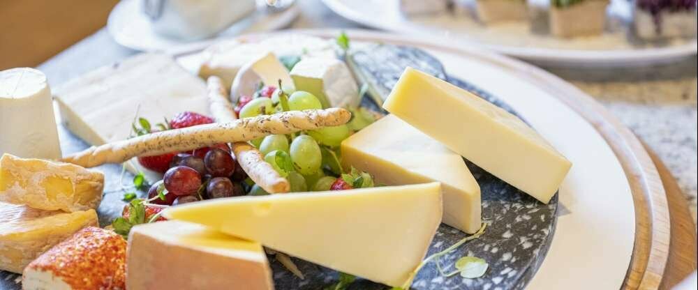 Europäischer Hof Bad Gastein - Käseplatte am Frühstücksbuffet