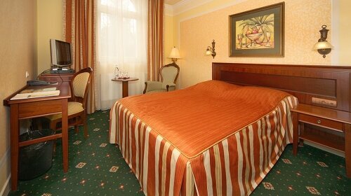 Das 16-20 m2 große Einzelzimmer mit Blick zum Innenhof ist eine ideale Wahl für Singles, die ein ruhiges Zimmer suchen, das sich ideal zum Entspannen eignet. Das Zimmer ist auch für Behinderte Leute geeignet. 
