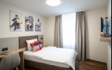 Die Comfort Zimmer sind hell und freundlich eingerichtet und haben eine Größe von circa  16,5-17,5 m². Diese Zimmer verfügen über Dusche, WC, Fön, Direktwahltelefon, Kabel-TV, W-LAN (inklusive).