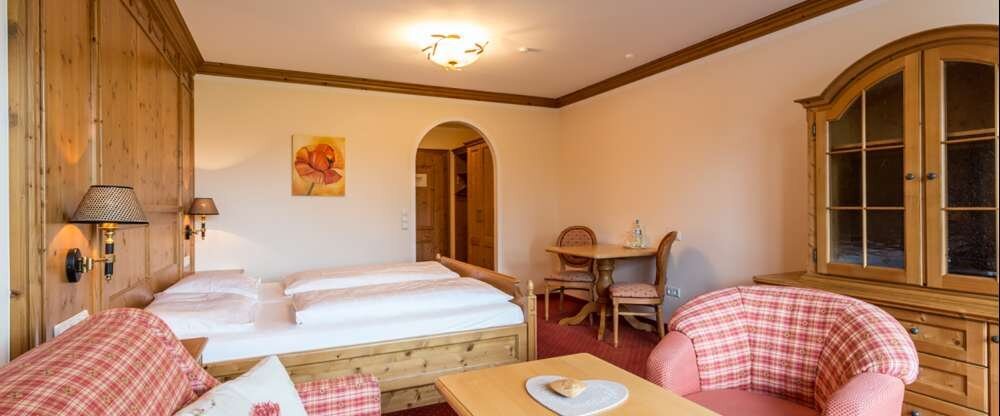 Die im idyllischen Landhausstil eingerichteten Comfort Zimmer des Meiser SPA Resorts bieten auf 32 m² für 1-4 Personen jeglichen Standard-Komfort des Hauses.