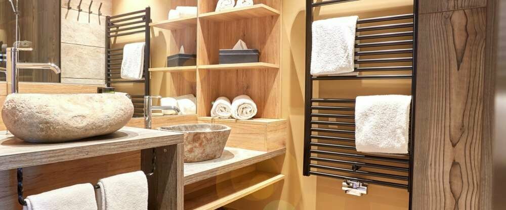 Familiensuite Badezimmer mit Kinderwaschbecken