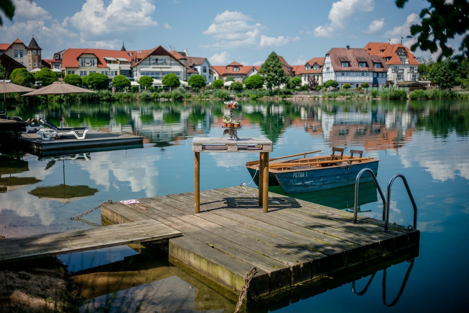 Urlaubszeit am See – Seehotel Niedernberg – Das Dorf am See