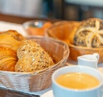 Der Perfekte Kurzurlaub Für Ostern | 3 Tage In Rostock Im Das Hotel An ...