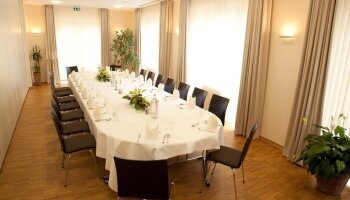 Dekorierter Tisch zu Veranstaltungen und bei Gruppenreisen