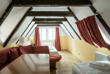 Deluxe 3 Bett - Dachgeschoss Apartment , Quelle: Charles Bridge Hostel and Apartments