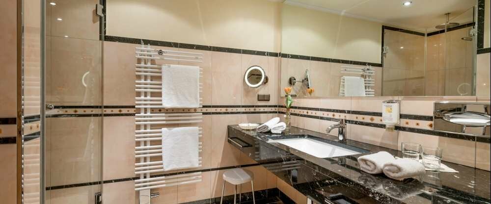 Granitbäder mit bodengleicher Dusche