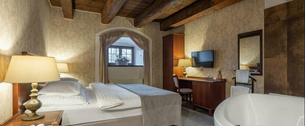 Deluxe Doppelzimmer mit Eckbadewanne 