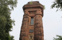 Der Bismarckturm in Landstuhl wurde zum Gedenken an den ersten deutschen Reichskanzler, Fürst Otto von Bismarck (1815–1898) errichtet. Der Aussichtsturm befindet sich westlich von Lanstuhl in Kirchberg.