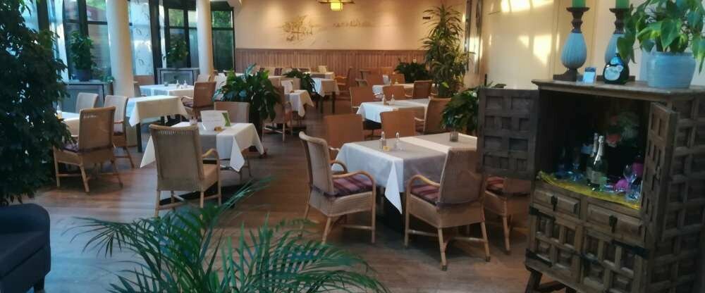 unser lichtdurchfluteter Wintergarten, das Restaurant mit schönem Ambiente