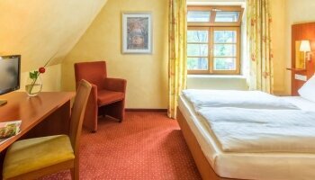 Einzelzimmer mit großem Bett (auch für kuschelfreudige zu zweit)