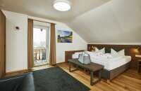  Balkon, Radio, Schreibtisch, Sitzbereich, Heizung, Kabelkanäle Flachbild-TV, Holz- oder Parkettböden, Wecker Sauna, Schrank, Allergikerfreundlich, Bettwäsche, Gartenmöbel, Obere Stockwerke mit Fahrstuhl erreichbar, Schlafsofa, Steckdose in Bettnähe 