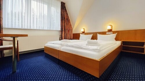 Die Standard-Zimmer befinden sich in der 2. Etage des Hotels. Sie sind ca. 18 qm groß.
