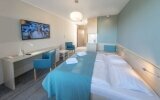 Wir bieten unseren Gästen 30 Doppelzimmer mit einer Fläche von 24 m2, bestehend aus einem geräumigen Zimmer mit zwei getrennten Standardbetten und einem Badezimmer.

Doppelzimmer mit einer Fläche von 24 m2 sind ein komfortabler Ort, um einen Urlaub an d