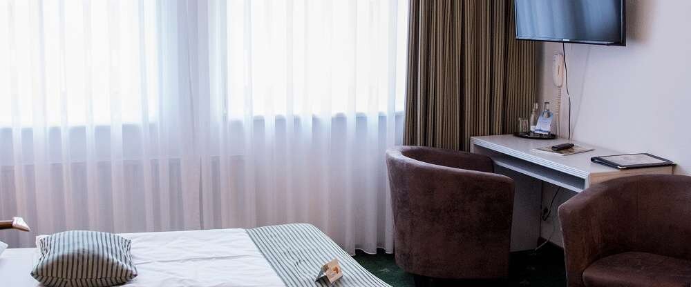 Das Haus verfügt über 22 komfortabel und gemütlich eingerichtete Doppelzimmer. Alle Zimmer verfügen über Flatscreen, Schreibtisch, Dusche und WC