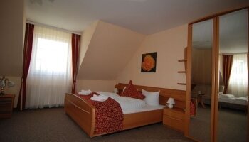 Appartement mit großer Sitzecke und Küche