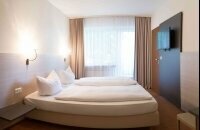 Die klassisch möblierten Zimmer im Vitalhotel verfügen über einen Balkon und ein Badezimmer. Einige Zimmer bieten auch kostenfreies WLAN. 