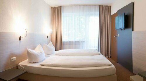 Die klassisch möblierten Zimmer im Vitalhotel verfügen über einen Balkon und ein Badezimmer. Einige Zimmer bieten auch kostenfreies WLAN.
