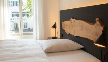 Die in unmittelbarer Nähe zum Stammhaus gelegenen Apartments befinden sich in privater Hand. Größe 30–50 qm Queensize-Bett 160 x 200 cm
