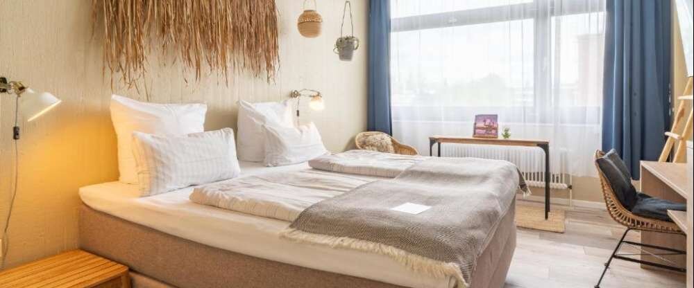 Classic Doppelzimmer (25x) Modernes Standardzimmer für 1–2 Personen 180 cm breites Doppelbett Bad mit Dusche, Rituals-Produkten Teilweise mit Schreibtisch & Safe Ideal für Kurzaufenthalte