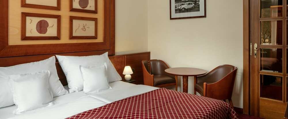 Komfortable Zimmer mit 21-37 m2 und Blick auf die Stadt, die Becher Villa oder den Waldpark. 