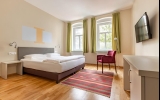 Doppelzimmer Deluxe für 2 Personen mit Deluxe Ausstattung und einem 180x200m Bett. Für eine romantische Zeit zu zweit und einen Urlaub, bei dem Sie mehr Platz für sich und Ihre Gedanken genießen möchten.