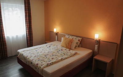 Doppelzimmer Economy für 2 Personen mit Standard Ausstattung