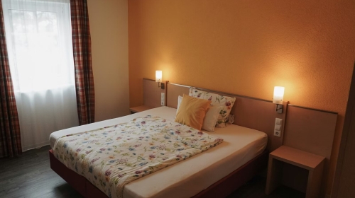 Doppelzimmer Economy für 2 Personen mit Standard Ausstattung