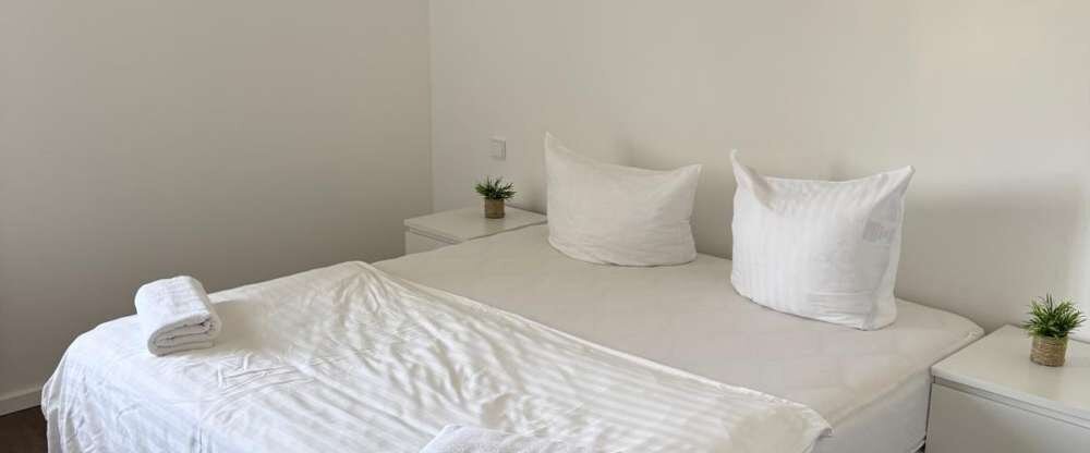 Genießen Sie behaglichen Schlosskomfort in einem kleineren, individuell eingerichteten Zimmer im historischen Schlossgebäude von Schloss Krugsdorf. Trotz der kompakten Größe erwartet Sie hier ein einzigartiges Ambiente mit liebevoll ausgewählten Details u